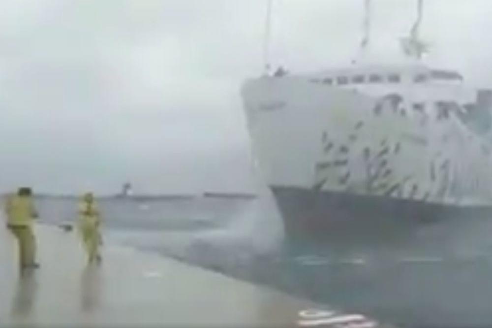 Jak sneg i udari vetra od 100 km/h: Španiju zahvatila najjača oluja u poslednjih nekoliko godina! (VIDEO)