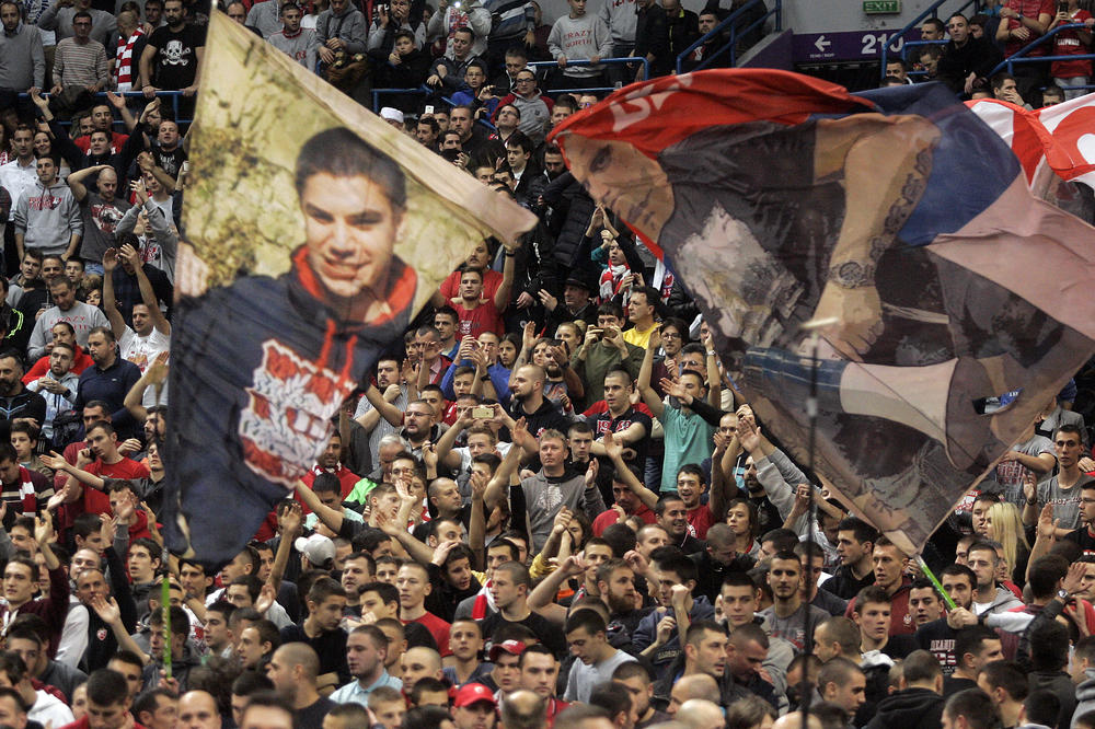 Priča od koje će Delije i plakati i osećati se ponosno: Jedan od njih nije preživeo pobedu nad CSKA, ali je spasio život drugom zvezdašu! (FOTO)