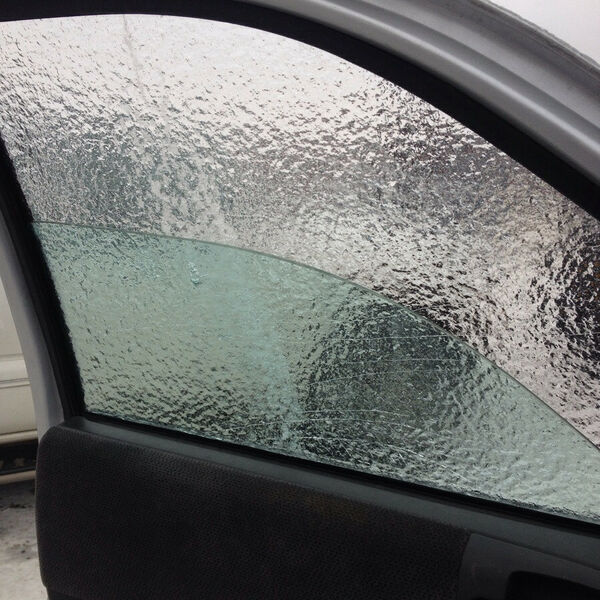 EFIKASAN NAČIN DA ODMRZNETE STAKLA NA AUTOMOBILU! Sve što vam treba već imate u vozilu, nikako ne koristite STRUGAČ