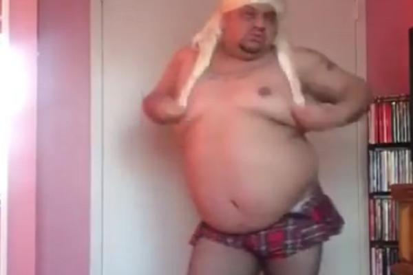 Neke će nasmejati, a neki ćete se zgranuti! Kad ON ZAIGRA, zemlja se trese! (FOTO)