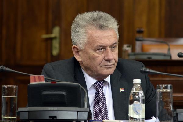 Velja Ilić otkrio sve o vrhu vlasti SNS! ZA VUČIĆA SU MINISTRI KRPE, KASNI NA SEDNICE VLADE, ZAKAZUJE U NENORMALNO VREME