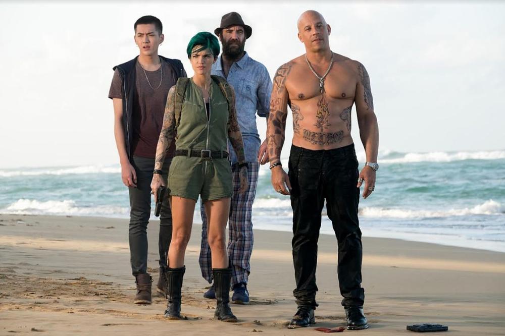 OSEĆATE LI SE BEZBEDNIJE danas nego juče? Zender Kejdž se vratio da odgovori na to pitanje! (FOTO) (VIDEO)