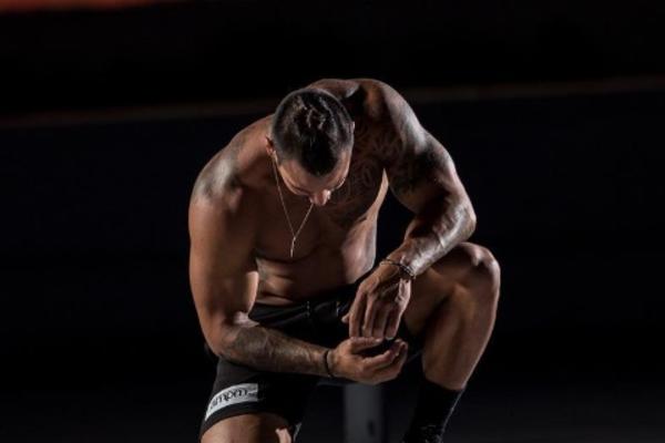 TRAGEDIJAMA NEMA KRAJA! Jedan od najlepših glumaca poginuo na snimanju spota: Greškom upucan u grudi