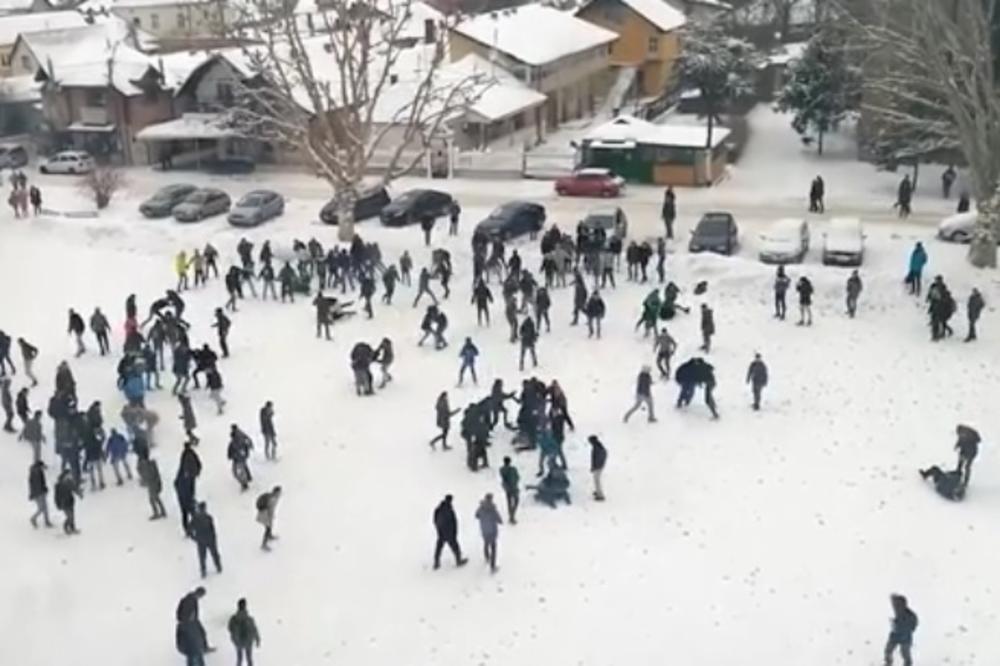 NOVA MASOVNA TUČA U ZAJEČARU! Je li i ovo samo igra srednjoškolaca, ŠTA SE DEŠAVA!? (VIDEO)