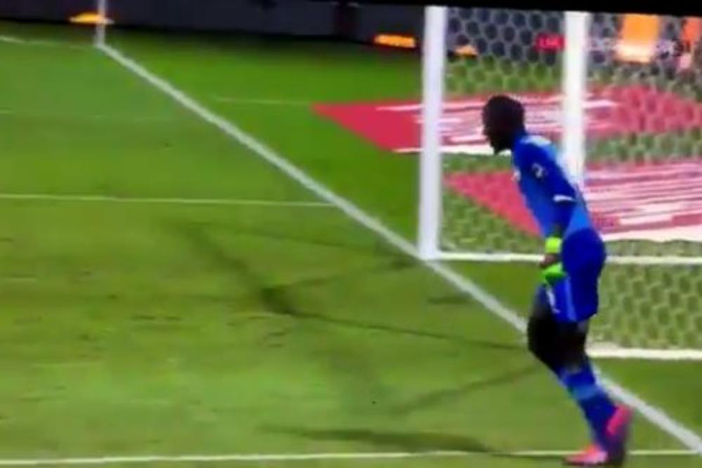 Hahahahahahahaha! Da li je realno da je ovako pokušao da ukrade vreme? (VIDEO)