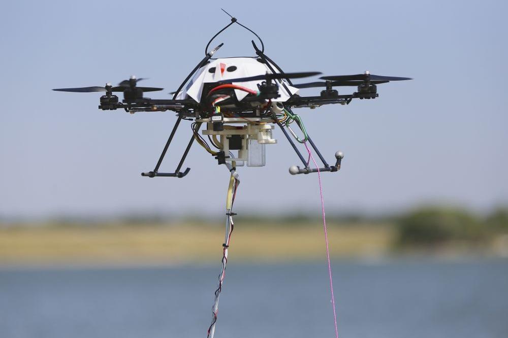 I POŠTA SLOVENIJE SE PRIDRUŽILA EU: Testirani prvi DRONOVI za prenos pošiljki!