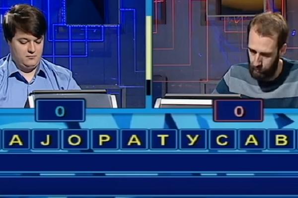 NAJKOMIČNIJI POKUŠAJ PREVARE U SLAGALICI: Pogledajte kako ga je voditeljka zalepila! (VIDEO)