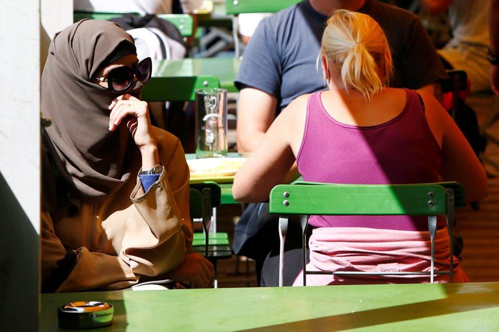 UMAKAO DŽIHADISTIMA: Policajac iz Iraka, izbegao sigurnu SMRT noseću žensku odeću! (FOTO)