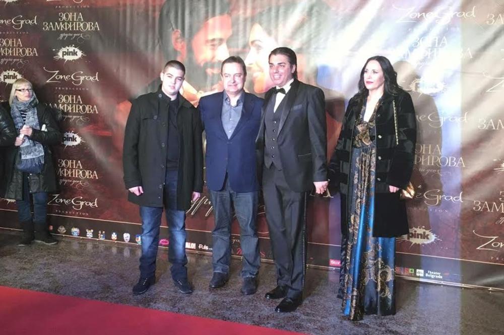 Premijera filma Vrati se Zone! Prisustvovale zvezde koje su zasijale u punom sjaju! A ko je kako izgledao? (FOTO) (VIDEO)