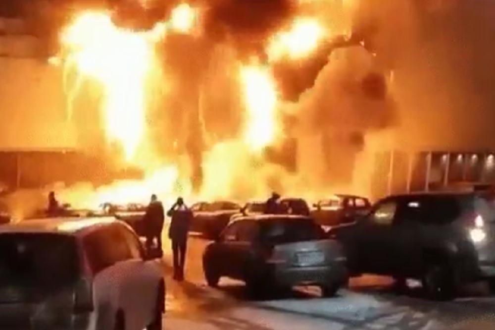 EVAKUISANO 500 LJUDI: Goreo tržni centar u Moskvi! (VIDEO)