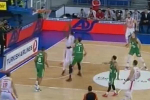 Koš u Vitoriji nikada nije osetio ovoliku silu dok Dion Tompson nije izmestio konstrukciju! (VIDEO)