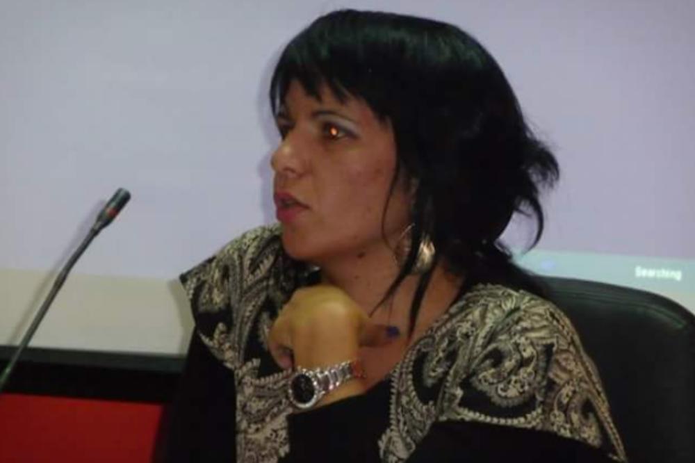 NEĆE TAMO NEKI PEDERI DA ODLUČUJU ŠTA JE DOBRO ZA NAŠU DECU! Nastavnica iz Kragujevca brutalno vređala gejeve na Fejsbuku! (FOTO)