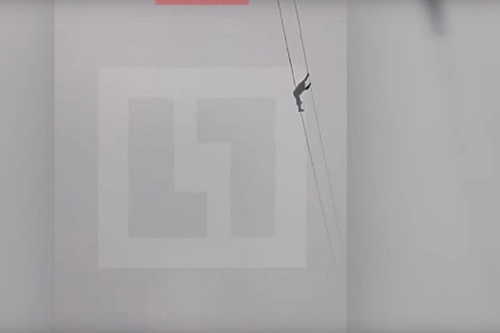 Hod smrti: Popeo se na žicu, pao sa 30 metara i poginuo! (VIDEO)