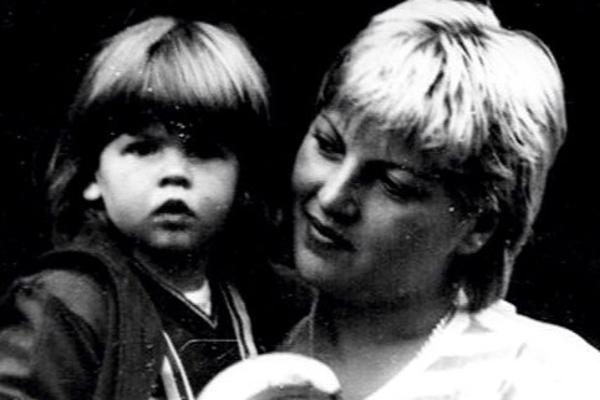 Ova devojčica sada je jedna od NAJVEĆIH ZVEZDI na Balkanu: Ipak njen pogled i tada je govorio da će biti OPASNA!