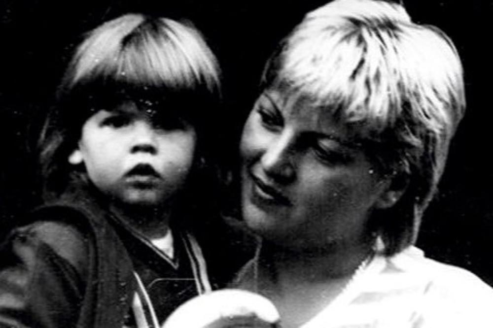 Ova devojčica sada je jedna od NAJVEĆIH ZVEZDI na Balkanu: Ipak njen pogled i tada je govorio da će biti OPASNA!