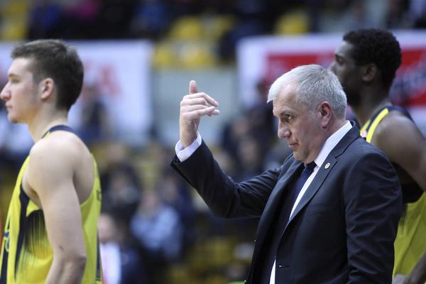 Fener je počistio PAO u prva dva meča, a Žoc je uradio nešto što nikome ne bi moglo da padne na pamet posle toga! (VIDEO)