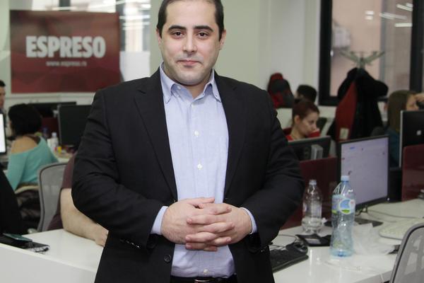 NAJPROSPARITARNIJA DRUŠTVA! Miša Vacić ponovo BRILJIRA, SAD JE POČEO DA IZMIŠLJA REČI, ovaj gaf je gori OD ONOG S ČAŠOM VODE! (FOTO) (VIDEO)