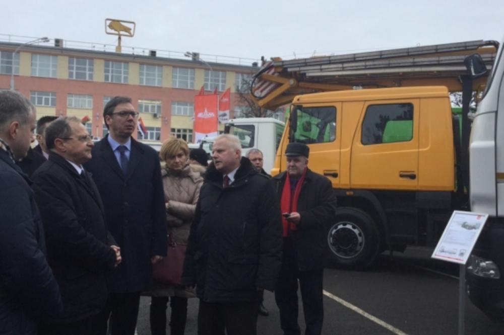 Premijer u Fabrici automobila u Minsku (FOTO)