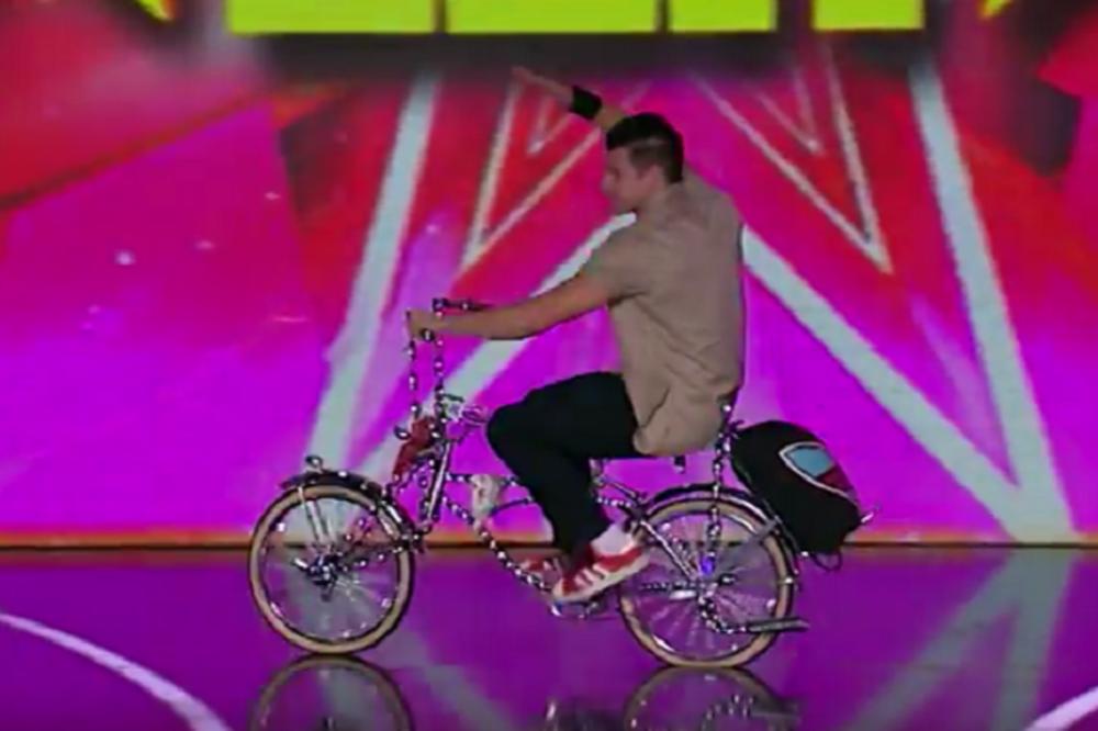 Ana ZBOG RASTE DALA NE! Šta je ovaj dečko uradio što je TOLIKO razbesnelo pevačicinog muža? (VIDEO)