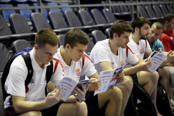 JAVIO SE VELIKI GROBAR PRED VEČITI DERBI: Uz krcatu dvoranu i navijače Partizan može do pobede!
