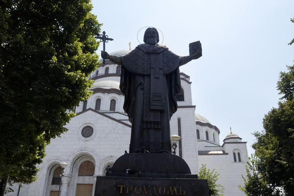 SPC I VERNICI OBELEŽAVAJU SVETOG SAVU: Evo kakvi OBIČAJI se vezuju za SAVINDAN i šta znači ako DANAS ZAGRMI!