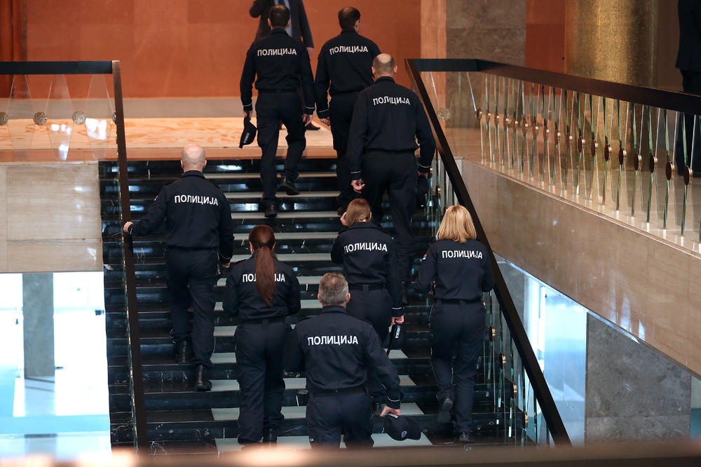 Lažni policajci kucaju na vrata Amerikanaca u Srbiji, NE OTVARAJTE IM!