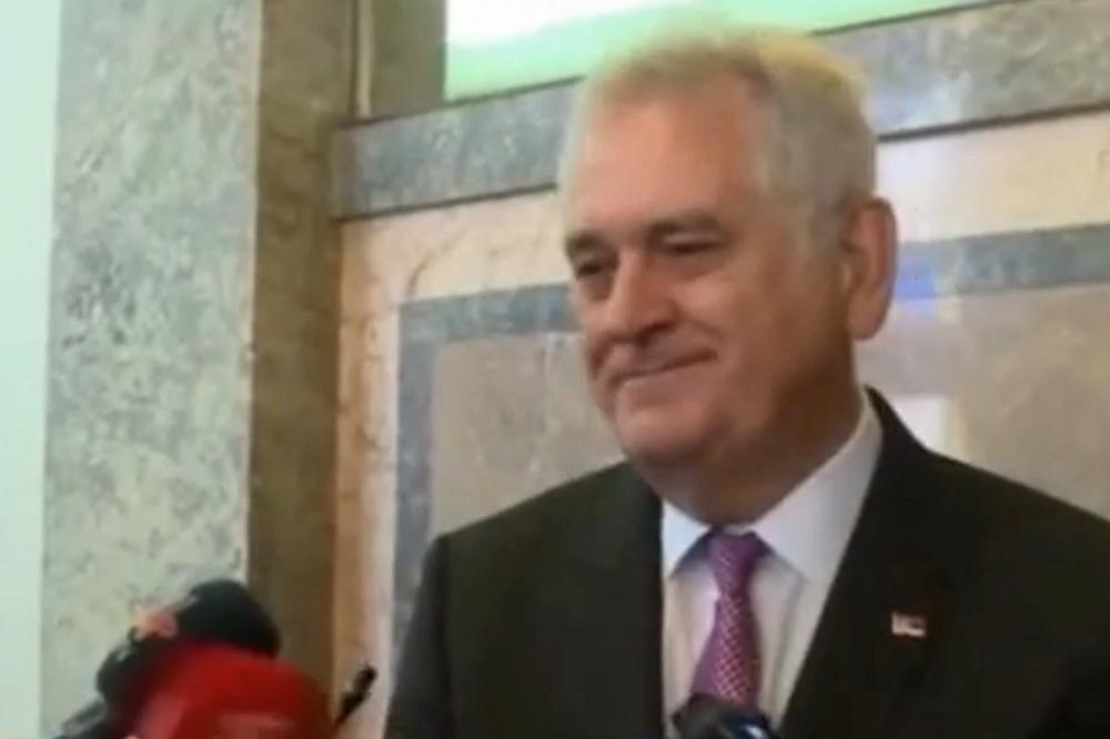 Zbog OVIH GLUPOSTI smo se SMEJALI POLITIČARIMA! (VIDEO)