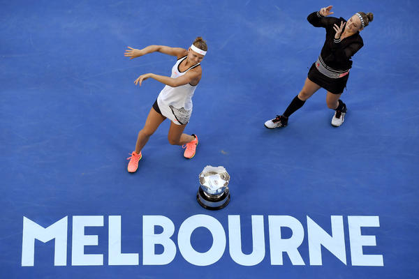 OTKAČENE 100%: Uzele Australijan open, pa priredile šou fotoreporterima! (FOTO) (VIDEO)