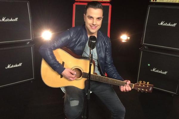 ZALJUBLJENI SAMO ZA VAS: Stiže nova balada koja će opiti region! (FOTO)