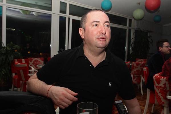 Viđali smo ga u raznom društvu, ali ovo uopšte nismo očekivali! Ispašće vam vilica kad vidite sa kime je uhvaćen Đani! (FOTO)