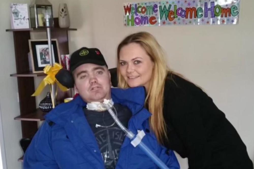 SRCE DA SE POCEPA: Živeo je sa glavom odvojenom od vrata samo dok nije rekao DA na venčanju! (VIDEO)