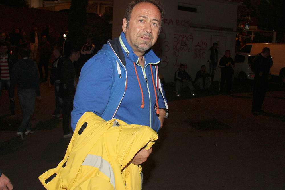 ŠOK: Policija traga za Marinkom Rokvićem, pevač učestvovao u obračunu u tržnom centru!