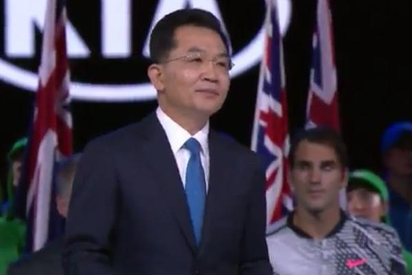 Federer umirao od smeha dok je on držao govor: Bantu engleski ovog Korejca zasenio je i samo finale! (VIDEO)