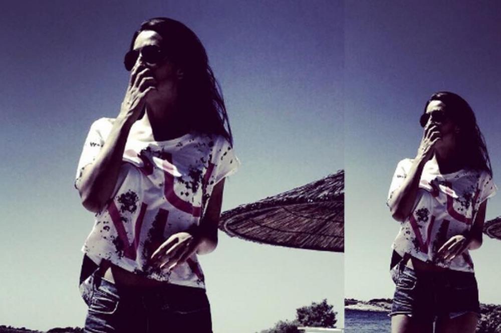 KOD NJEGA NEMA KRIZE! Voja Nedeljković ima 18 godina MLAĐU SUPRUGU koja mami UZDAHE, a evo i gde UŽIVA s njom (FOTO)