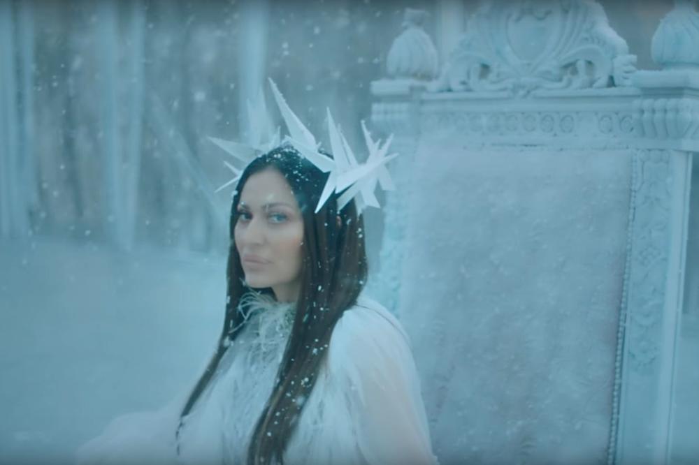 Ja sam ledena kraljica! Ceca otkrila koliko je slična onoj iz spota Nevinost (VIDEO)