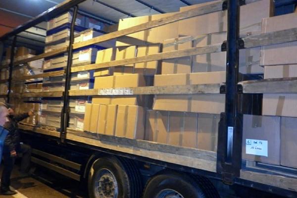 Carinici ušli u bugarski kamion, i među ženskim torbicama naišli na...  (FOTO)