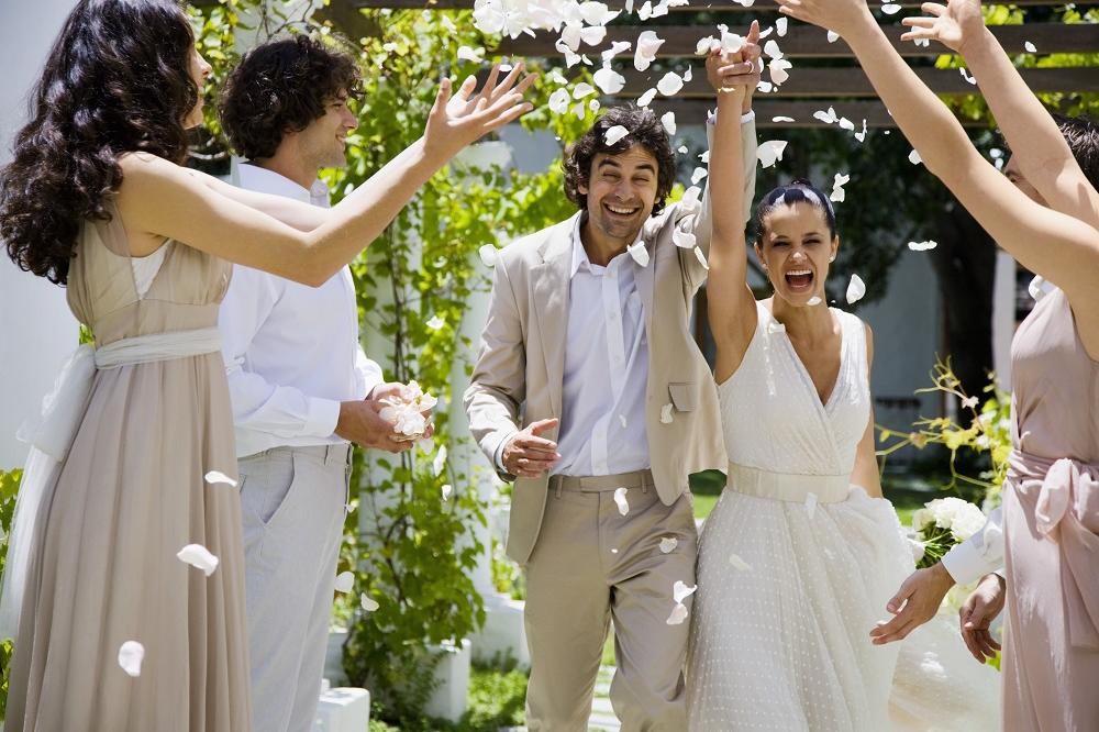 Ovo je NAJVAŽNIJA sitnica koju većina mladenaca zaboravi na svom VENČANJU! (FOTO) (GIF)