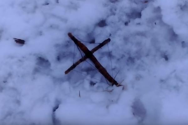 PRONAĐENE VRADŽBINE U BALKANSKOJ ULICI: Krst, konac NATOPLJEN KRVLJU i sveće sa urezanim imenima! (VIDEO)