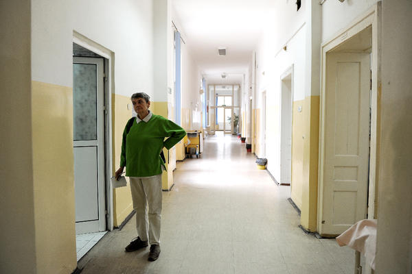 Lekari ove srpske bolnice zabranili su NEŠTO ŠTO NERVIRA SVE KOJI ČEKAJU! (FOTO)