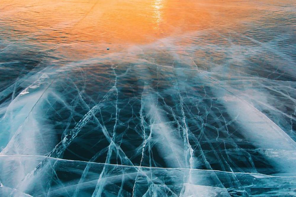 NAUČNICI ZAPREPASTILI SVET Otkrivena tajna misterioznih krugova na najdubljem i najstarijem jezeru na svetu (VIDEO)