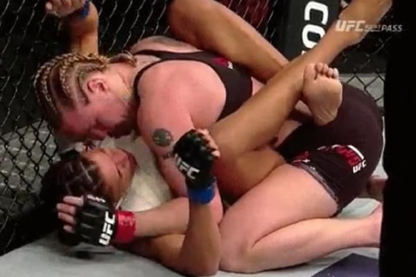 MALO SE ZBUNILA! Amerikanka prebila samu sebe, MMA svet plače od smeha! (VIDEO)