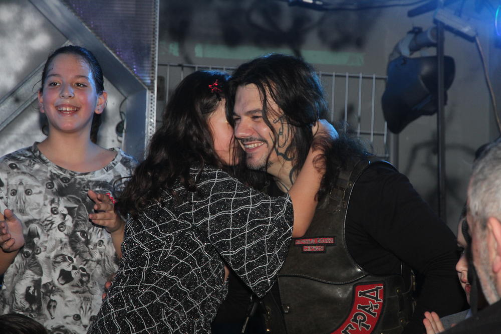 ACA AMADEUS PROŽIVLJAVA DRAMU: Pretukli su mu ĆERKU, svaki dan trpi NASILJE, a spominje se i SILOVANJE!