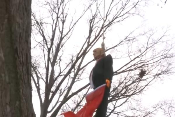 OBEŠENI TRAMP SA ZASTAVOM SOVJETSKOG SAVEZA: Evo šta besni Ameri misle o svom predsedniku! (VIDEO)