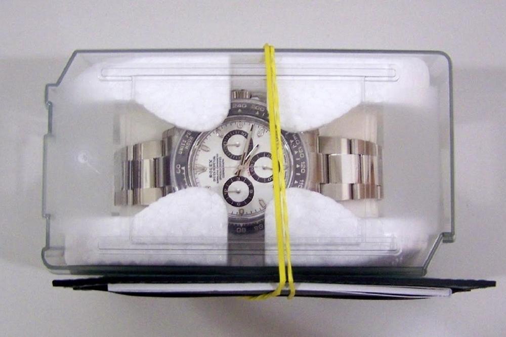 KAKVA ZAPLENA! Pogledajte sat od 11.000 evra koji su oduzeli Srbinu! (FOTO)