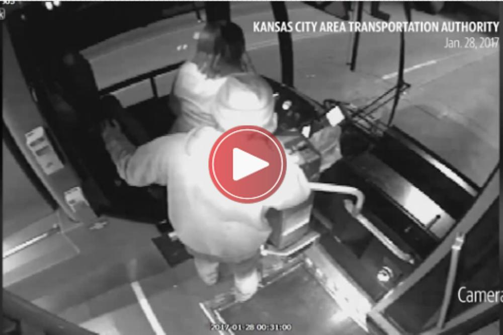 SVAKA ČAST CARE! Napao ženu, a onda ga je deda sa štapom izmlatio kao vola! (VIDEO)