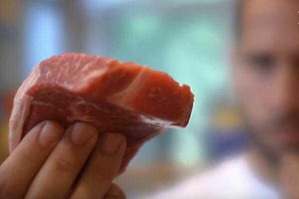 Kako prepoznati pokvareno i loše meso u prodavnici? (FOTO)