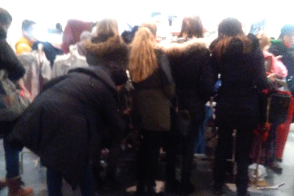 TUČA USRED BEOGRADA, gomila ljudi se pobila u butiku! A sve to zbog... (FOTO)