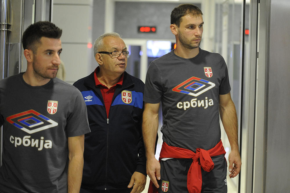 Da komšiji crkne krava! Bambi Tošić usmerio otrovne strelice ka Banetu Ivanoviću! (VIDEO)