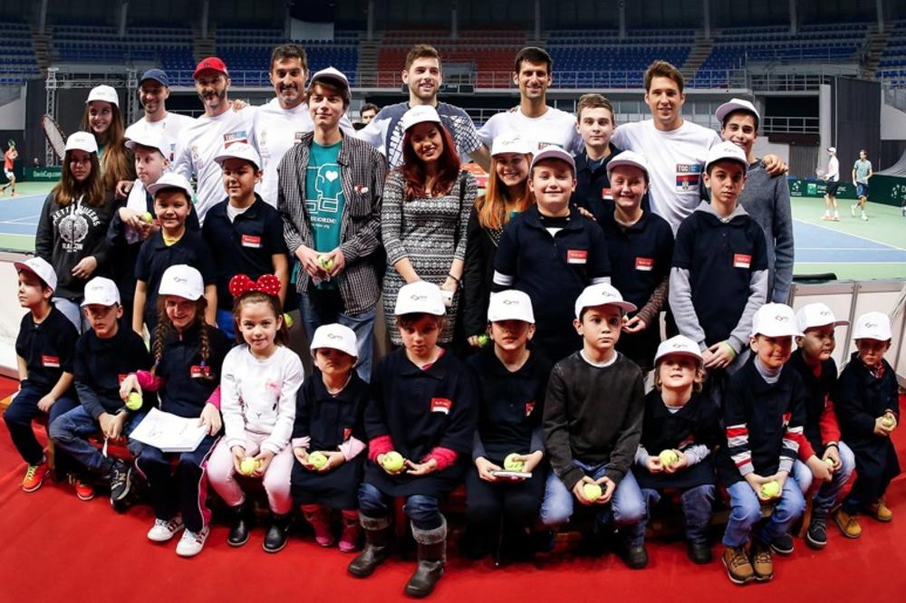 Momci, svaka čast! Novak i drugari ulepšali dan deci oboleloj od teške bolesti! (FOTO)