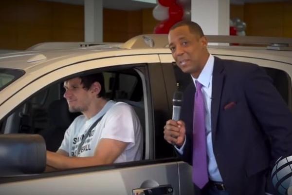 Srpski košarkaši u američkim reklamama: Smeh je zagarantovan, čak iako ste težak mrgud! (VIDEO)